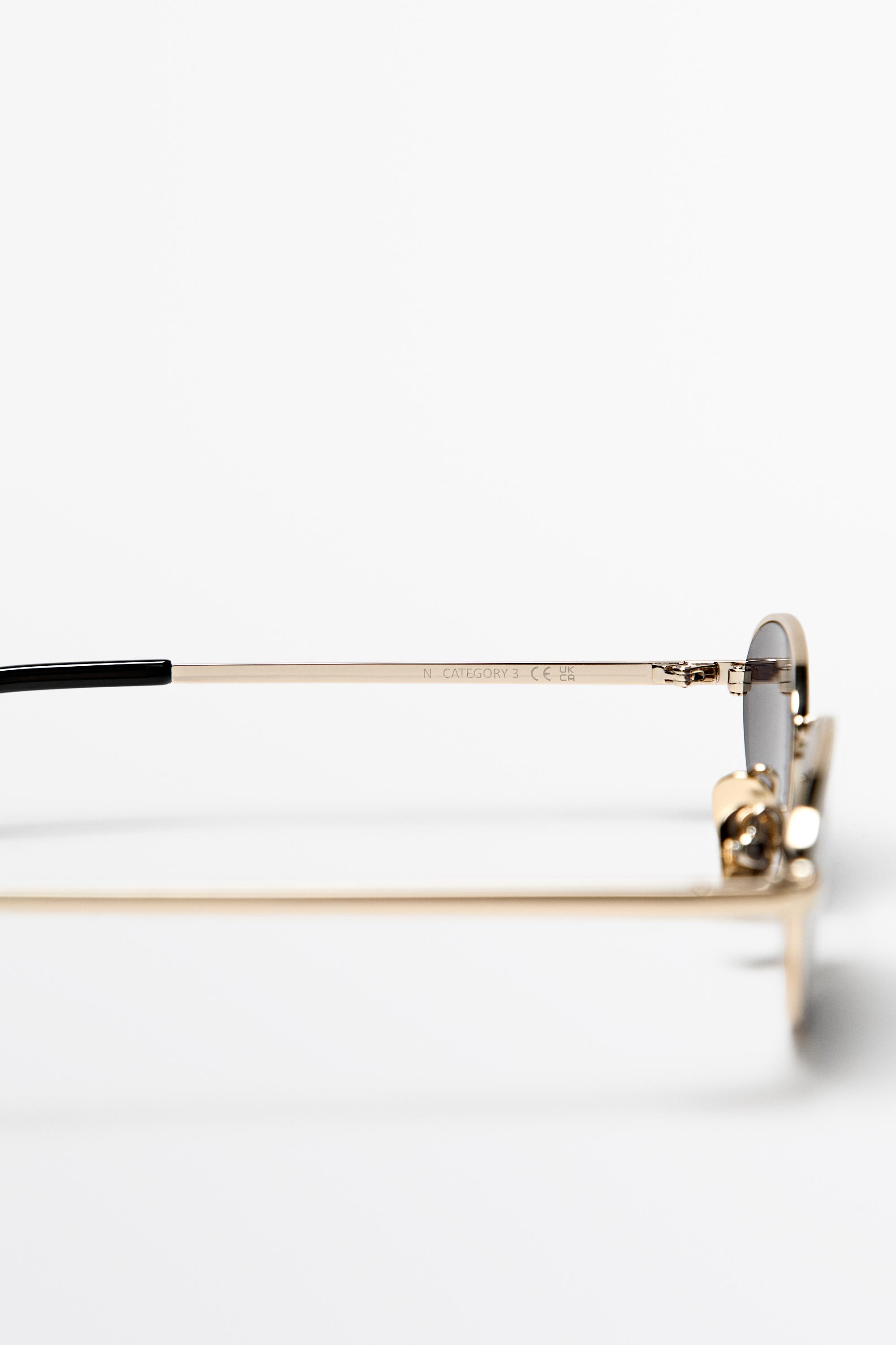 Lunettes de soleil ovales métalliques